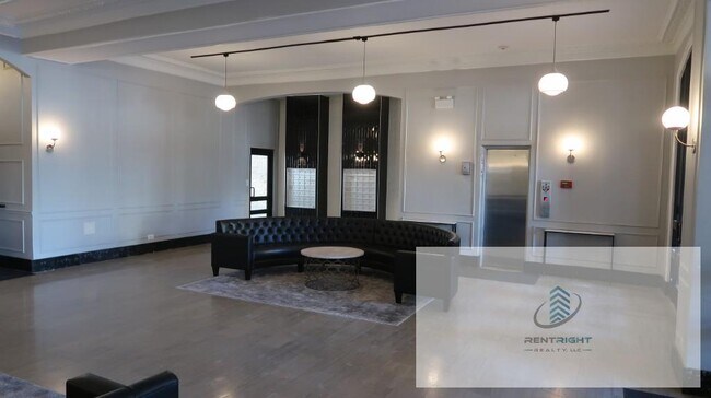 Building Photo - 4526 N Sheridan Rd