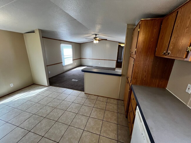 Building Photo - 3 Bedroom-2Bath located near CAFB