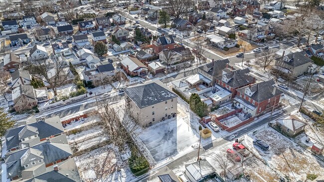 Building Photo - 1513 Maple St