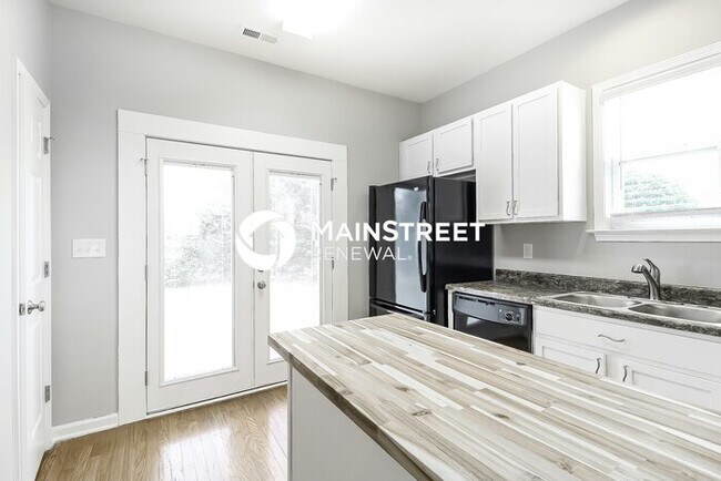 Building Photo - 3 Bedroom Pet-Friendly Home in CLAYTON, NC with Main Street Renewal
