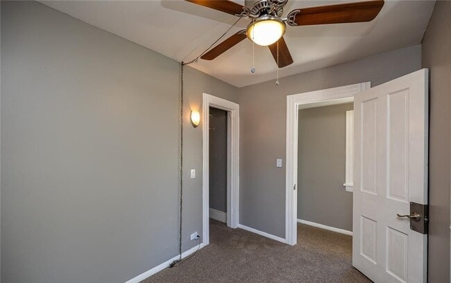 Building Photo - 353 S Maple St