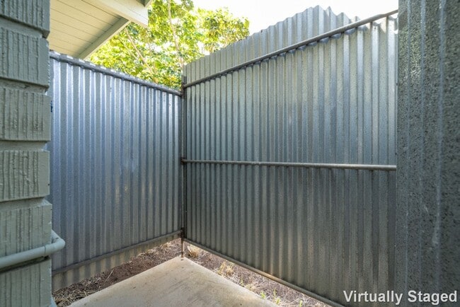 Building Photo - $2,200 /  Single Family Studio Home with 1...