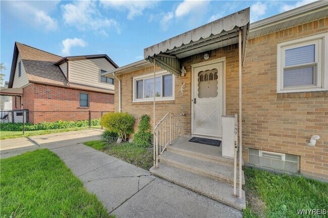 Building Photo - 85 Warsaw St