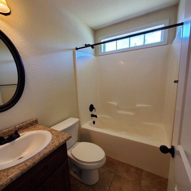 Building Photo - Charming 3BR/2BA Home in Glen Laurel: Mode...