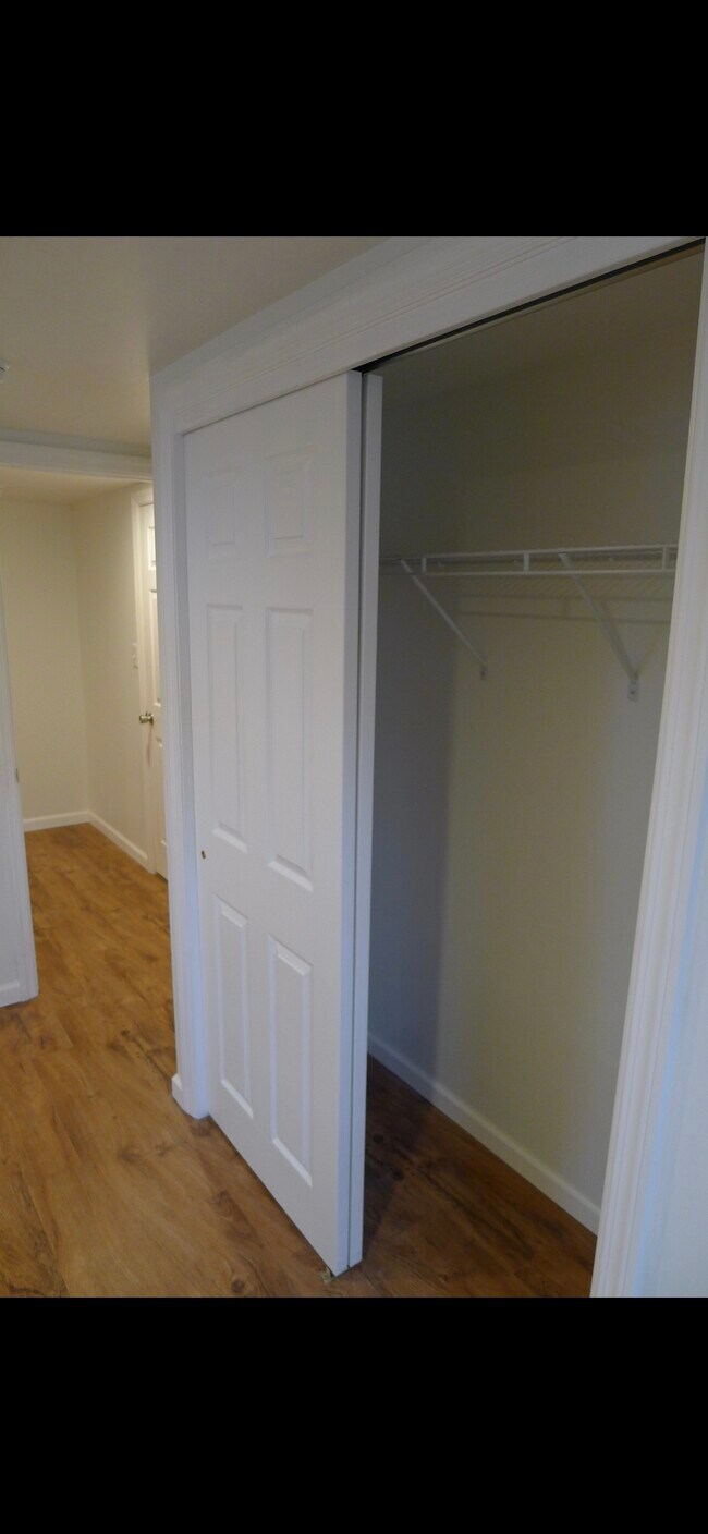 Building Photo - 278 Valley View Road