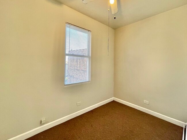 Building Photo - 2948 W Nelson St