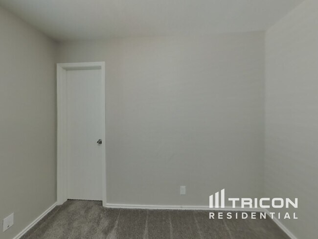 Building Photo - 9418 Live Point