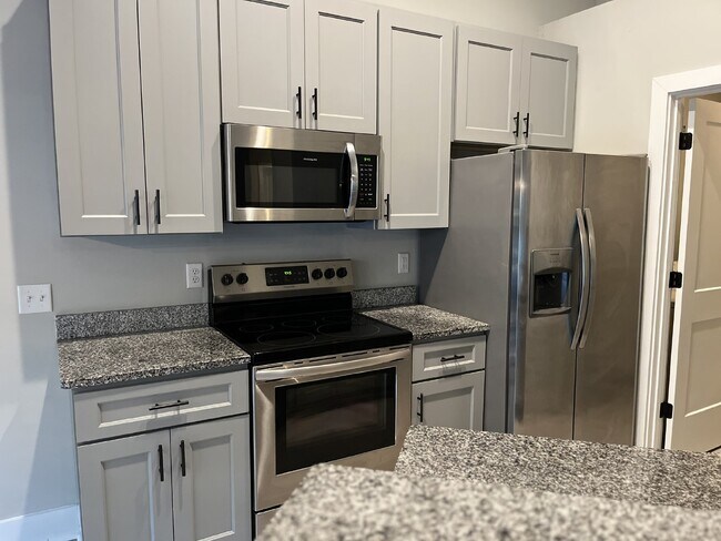 Building Photo - **Coming Soon** Stunning 3 bed, 2 bath in ...