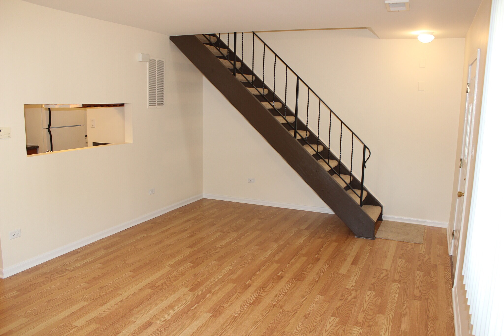 Building Photo - 10S432 Echo Ln