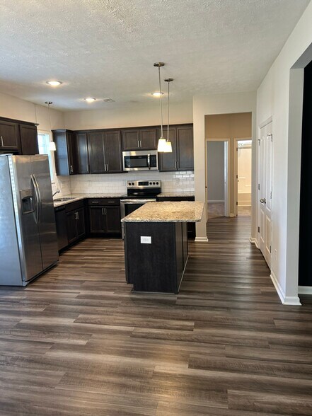 Building Photo - 512 Loom Dr