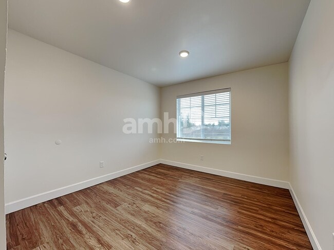 Building Photo - 19211 15th Ave Ct E