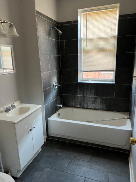 Building Photo - 5625 S Princeton Ave