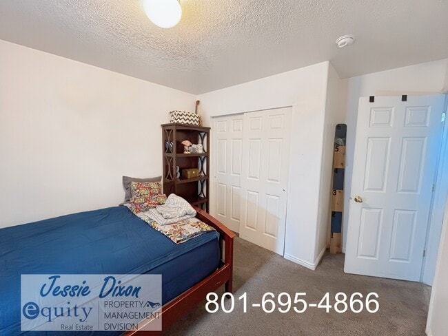 Building Photo - 1043 Sharp Mountain Dr