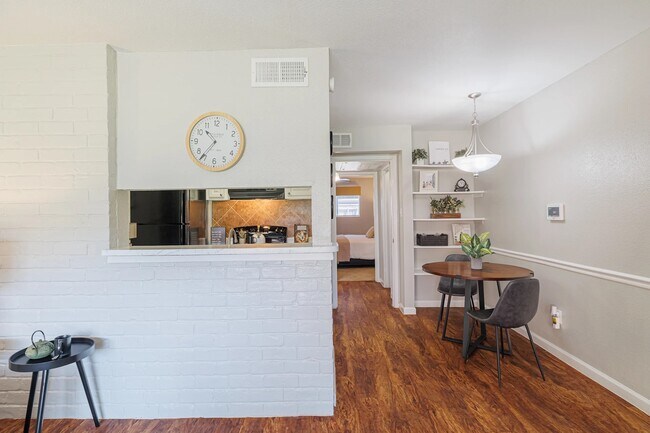 Building Photo - 6259 Westheimer Rd