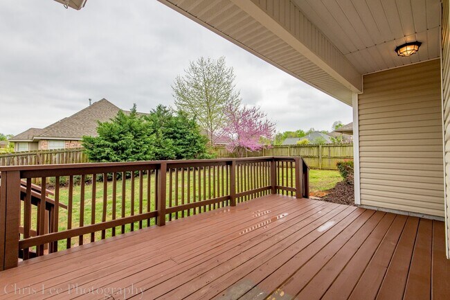 Building Photo - Spacious 3 Bedroom Home on Corner Lot! Must See!