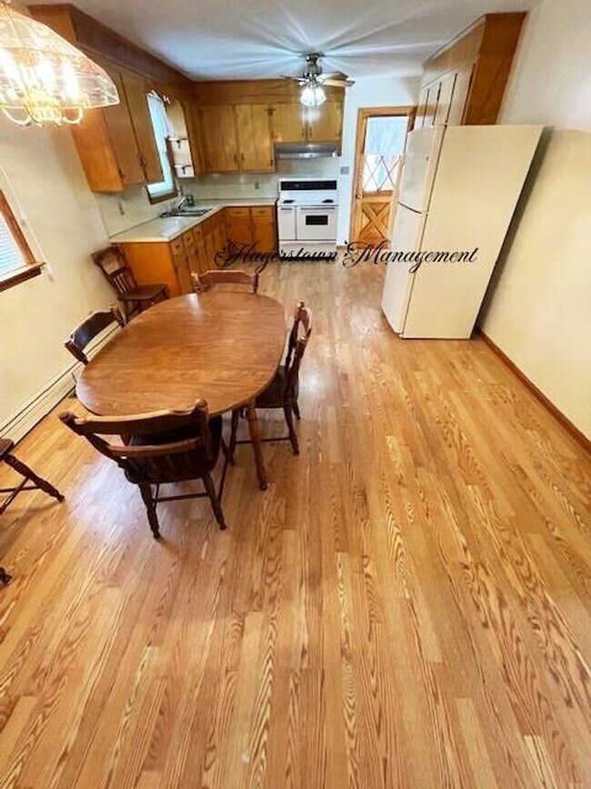 Building Photo - 3 BR Single Family Home