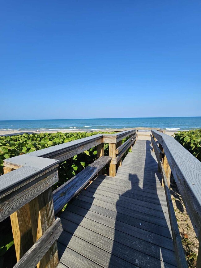 Building Photo - Seaside Serenity Awaits: Spacious 3-Bedroo...