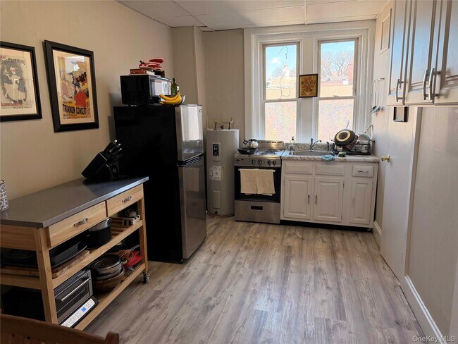 Building Photo - 320 New York Ave