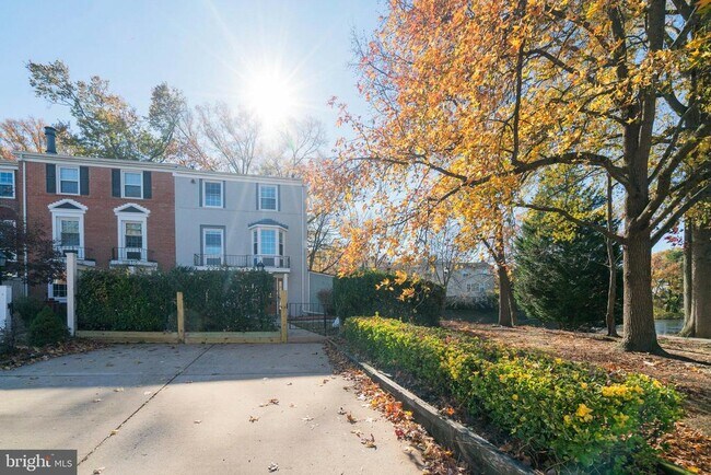 Building Photo - 4339 Cedarlake Ct