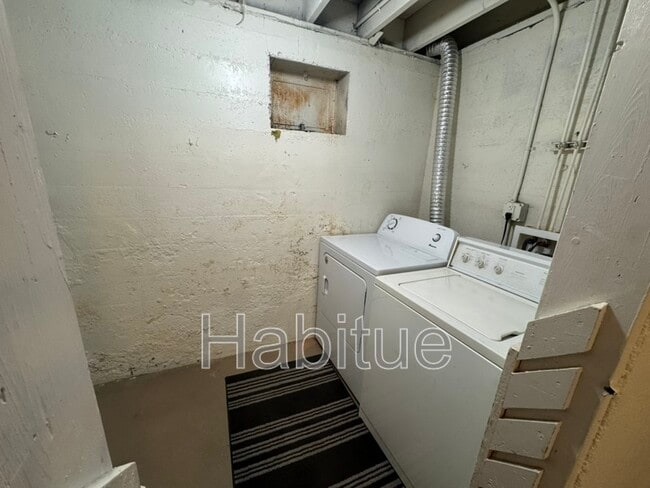 Building Photo - 1302 W Hays St