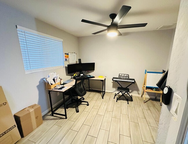 Building Photo - 13815 North 11th St