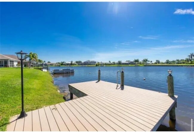 Building Photo - 12660 SW Lakeside Dr