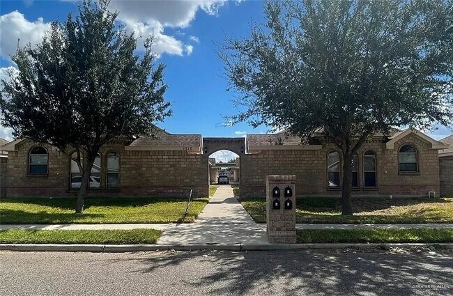 Building Photo - 1916 Upland Dr