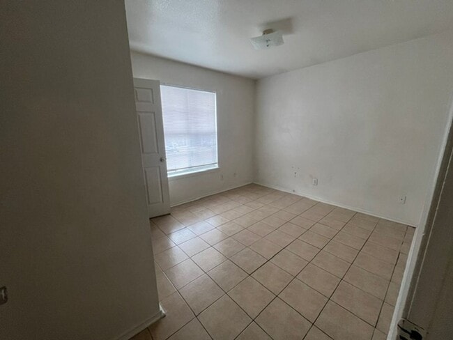 Building Photo - 3408 Barcelona Dr