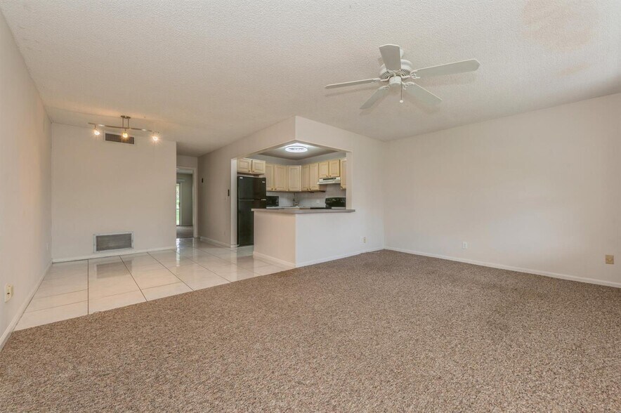 Building Photo - 2405 Lowson Blvd