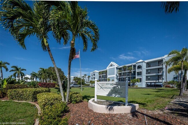 Building Photo - 1750 Jamaica Way