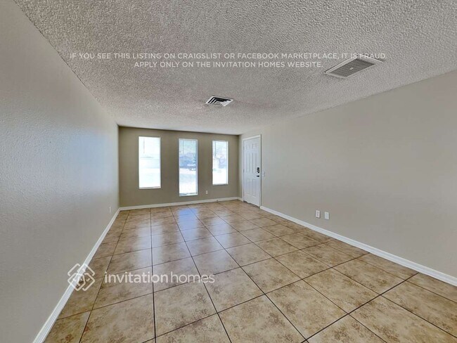 Building Photo - 10108 W Glenrosa Ave