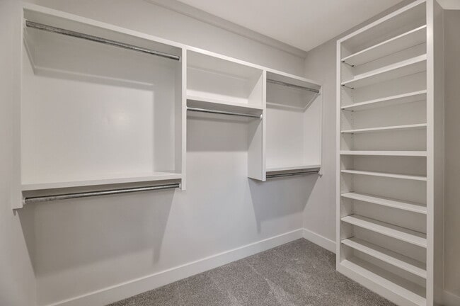 Building Photo - 832 N Speyside Cir