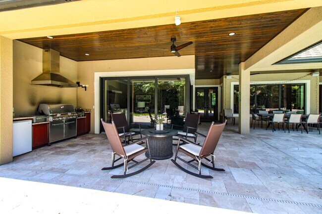 Building Photo - ** THE MOORINGS ** SINGLE FAMILY HOME 3 PL...