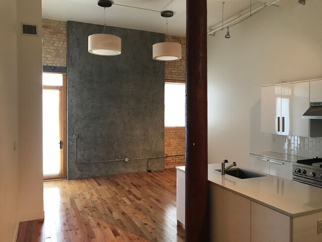 Building Photo - Beautiful 2 Story Apartment