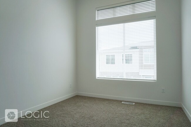 Building Photo - Brand New Townhome in Great Location!