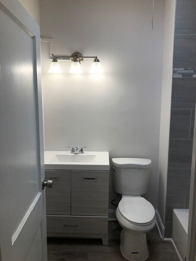 Building Photo - Beautiful and ready to move in 3 Bedroom, 1 Full Bath home just minutes from downtown!