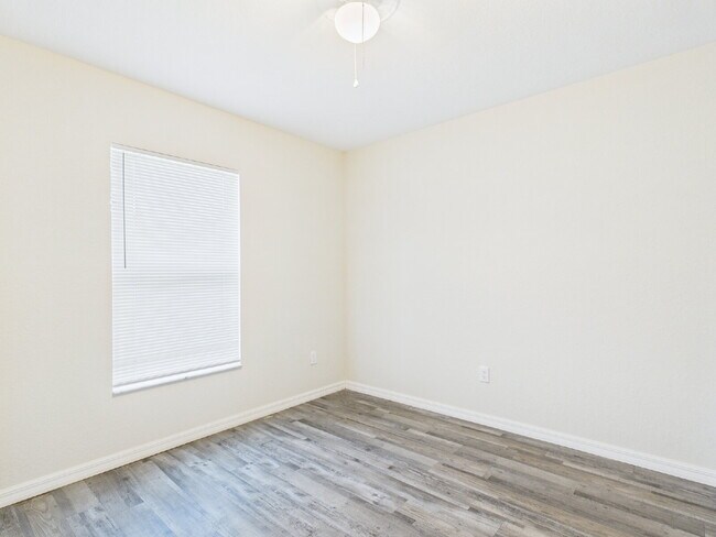 Building Photo - Modern 3/2 Home for Rent in Ocala – Move-I...