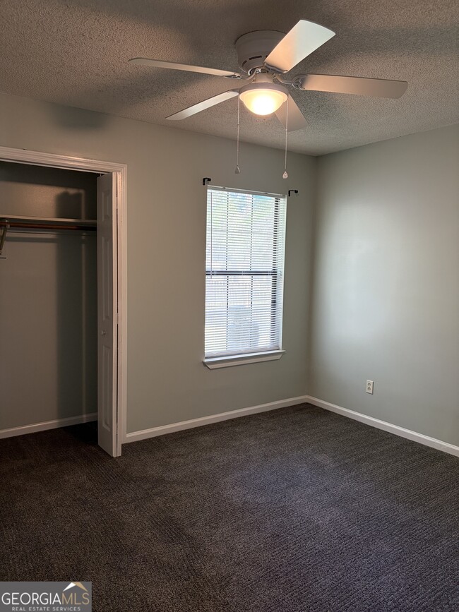 Building Photo - 121 Innerlake Ln