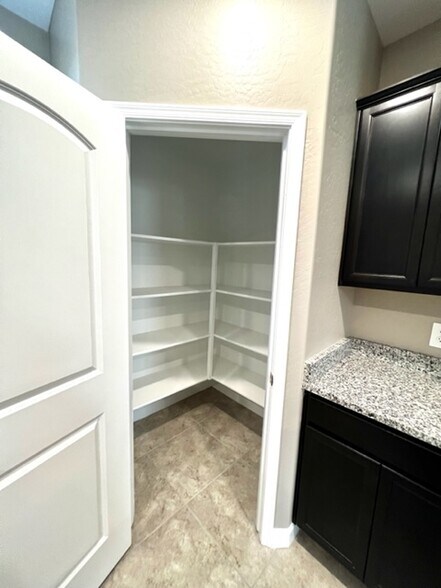 kitchen pantry - 1255 N Arizona Ave