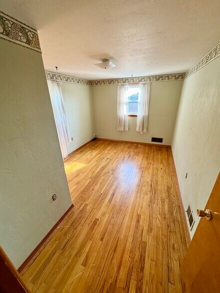 Building Photo - 229 Osceola Dr
