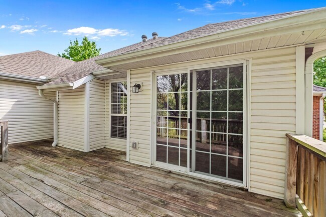 Building Photo - Charming 3-Bed, 2-Bath Home with 3-Car Garage & Fenced Yard