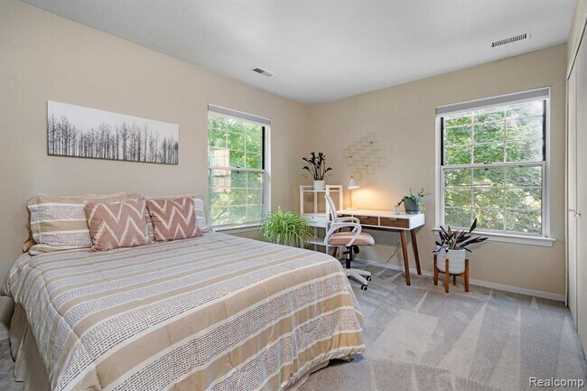 Building Photo - 6625 Fireside Ct