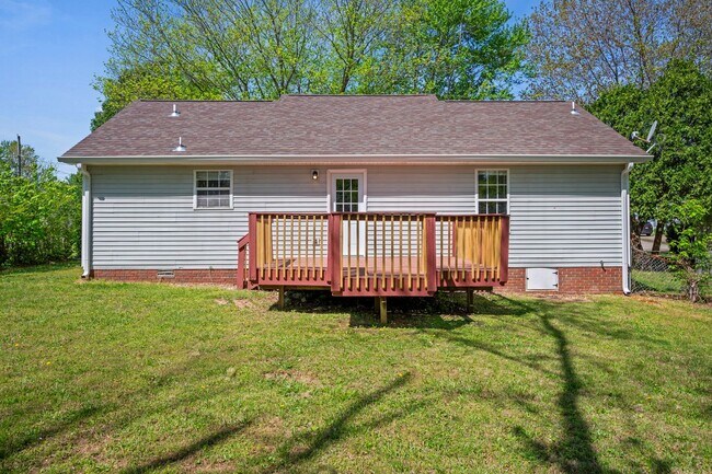 Building Photo - Beautifully Renovated Home!