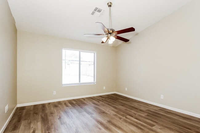 Building Photo - 13254 W Paradise Ln