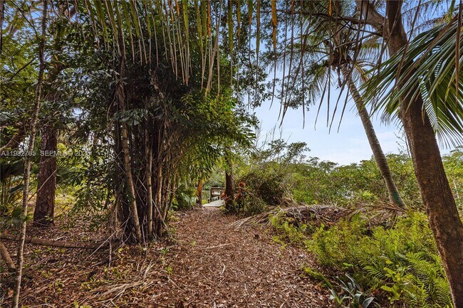 Building Photo - 8962 SE Riverfront Terrace