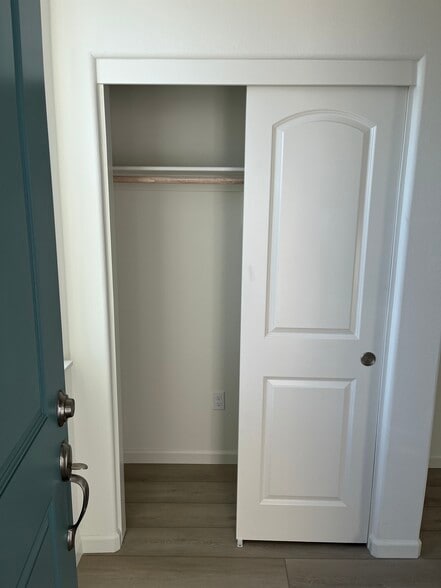Double-door closet - 3828 Norbridge Ave