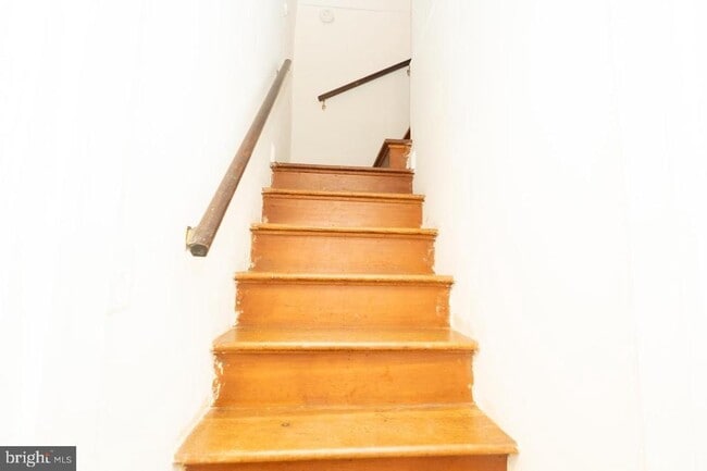 Building Photo - 1037 16th St S