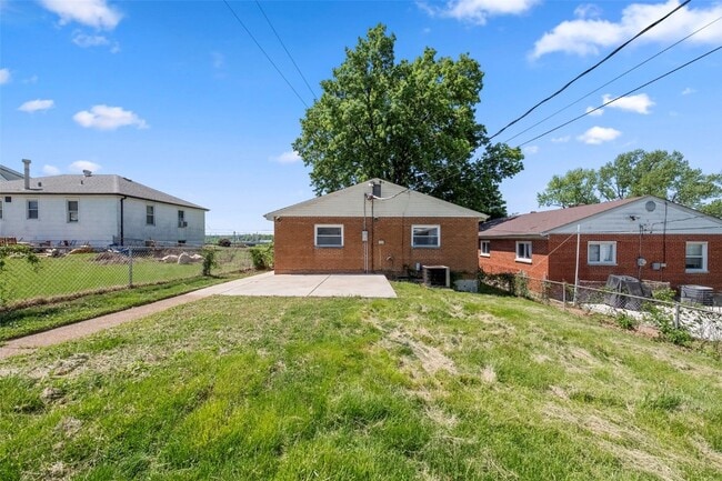 Building Photo - 3735 Koeln Ave