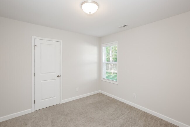 Building Photo - 28 Meadowview Ave SW
