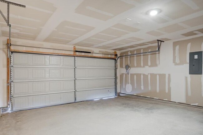 Building Photo - 121 Roanwood Dr